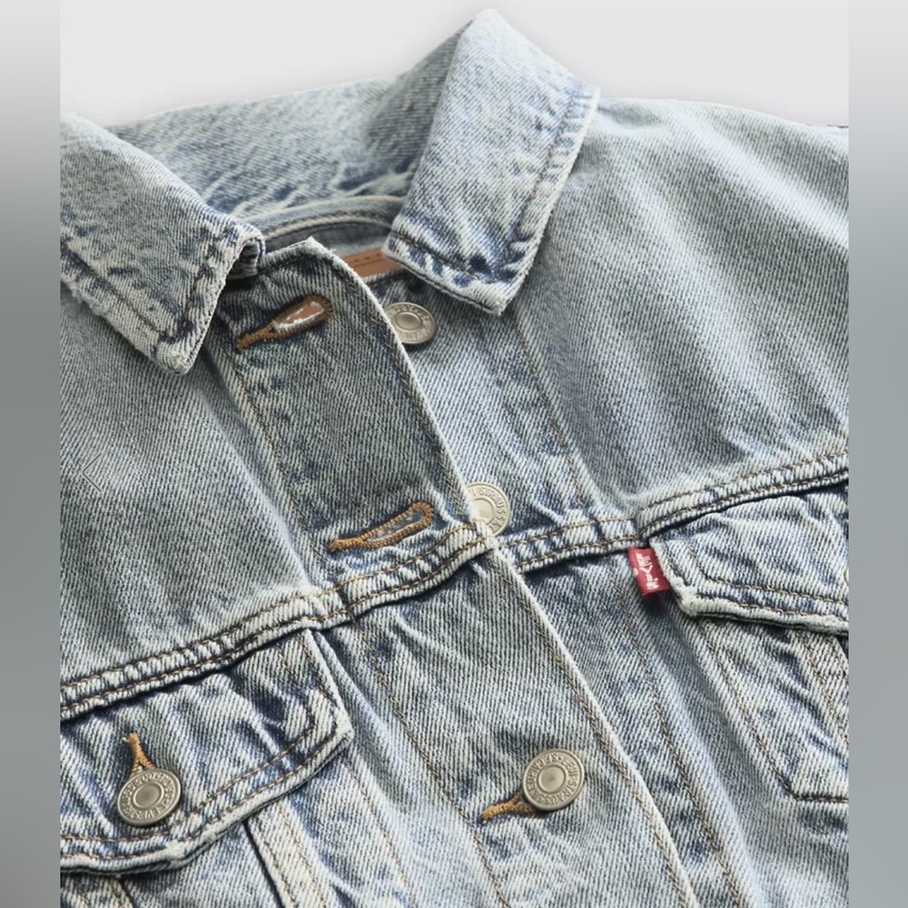 ⭐️Host Pick⭐️ NWT Levi's Light Blue Denim Trucker Jacket women’s small - Picture 5 of 14